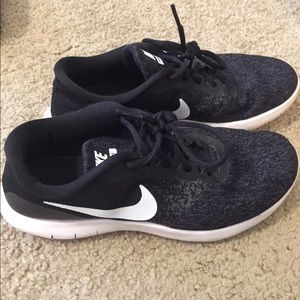 Nike Women’s 8.5 Sneaker (Black/White)